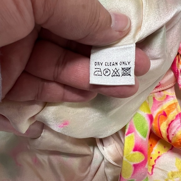 Lilly Pulitzer Vintage Silk Butterfly White Winter Floral Print Quinn Top Sz 10 - Picture 12 of 12